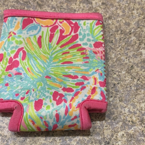Lilly Pulitzer Vibrant Floral Print Accessory - Picture 2 of 4